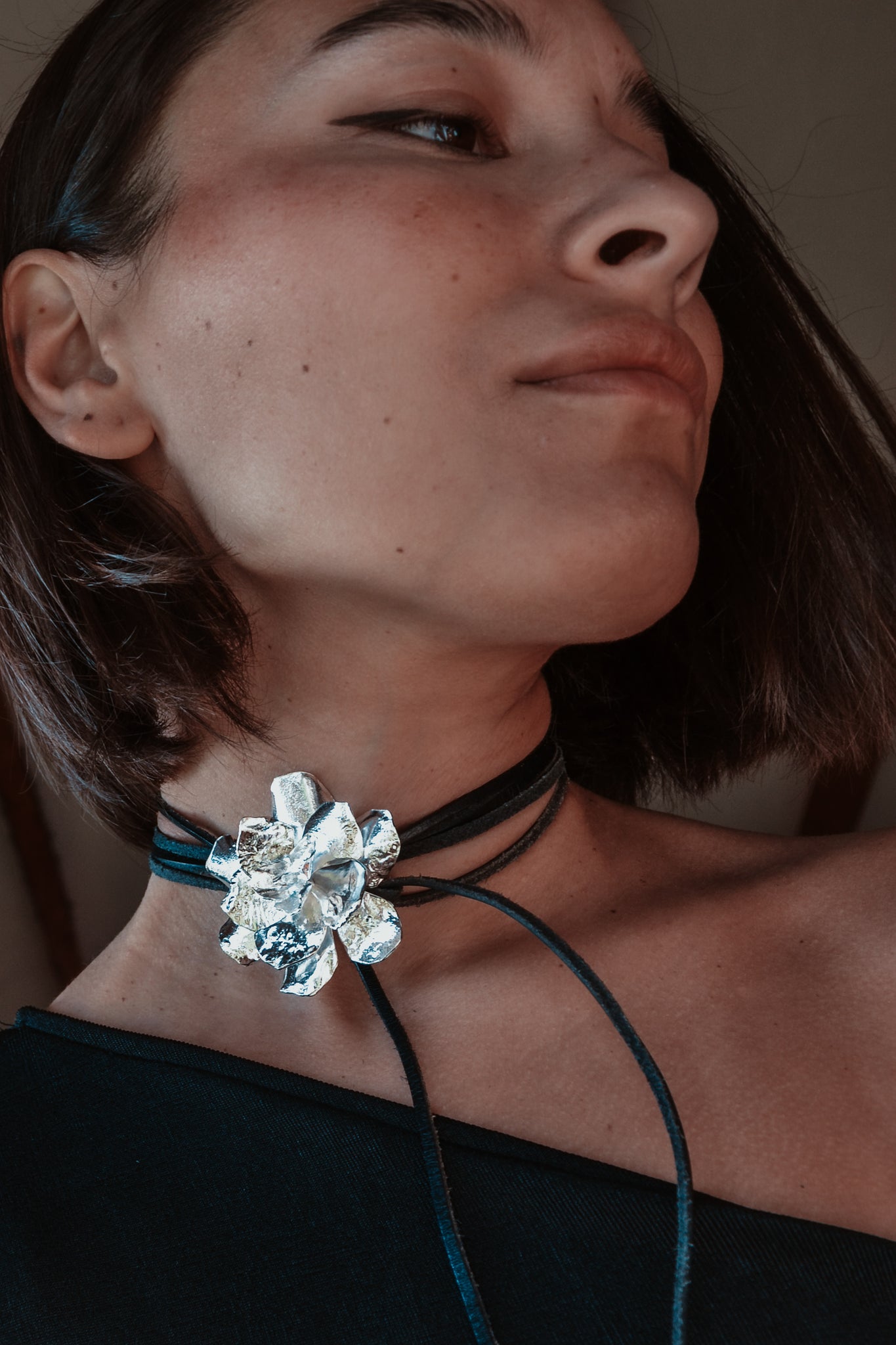 Collar Gardenia Cuero Preventa